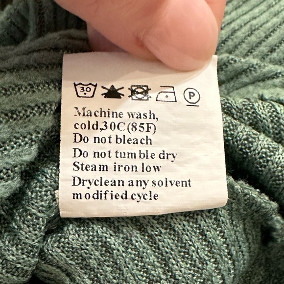 Long Sleeve U-Shaped Neck Green Textured Pattern Shirt Women’s Top Size M - Picture 10 of 10